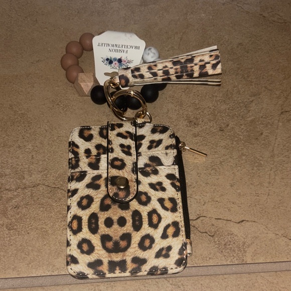 Leopard Print Card Holder with Beaded Bracelet - Picture 2 of 4